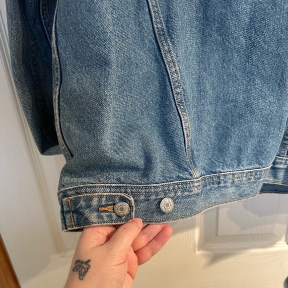 🏳️🌈 Wear your rainbows with pride, on both the back and the front! ♥️🧡💛💚💙💜🏳️🌈 - Picture 8 of 9